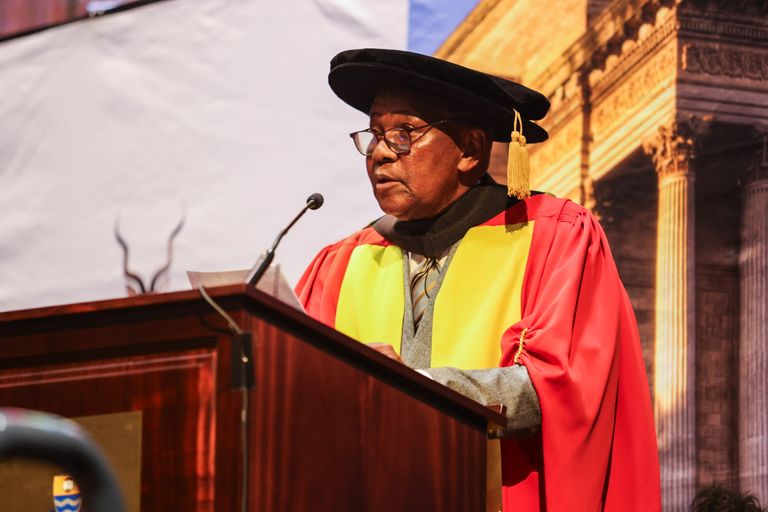 KAIZER MOTAUNG URGES GRADUATES TO ‘STAY DRIVEN