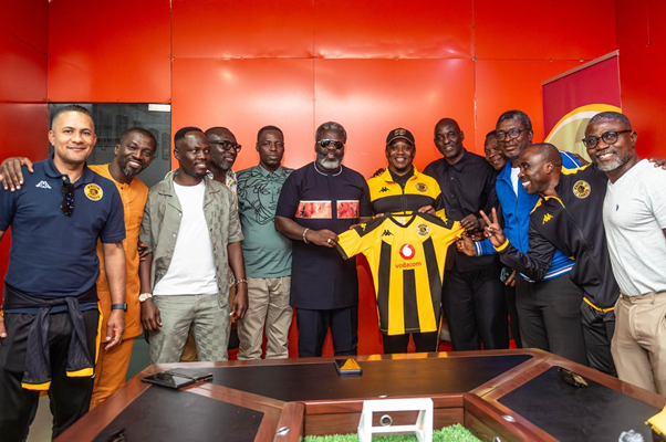 GHANAIAN FOOTBALL LEGENDS BACK TOYOTA CUP