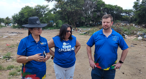 DA Councillor Michael Crichton Engages Residents During Moffat View Walkabout