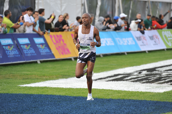 Sikhakhane Eyes Redemption and Glory at 2026 Two Oceans Ultra Marathon