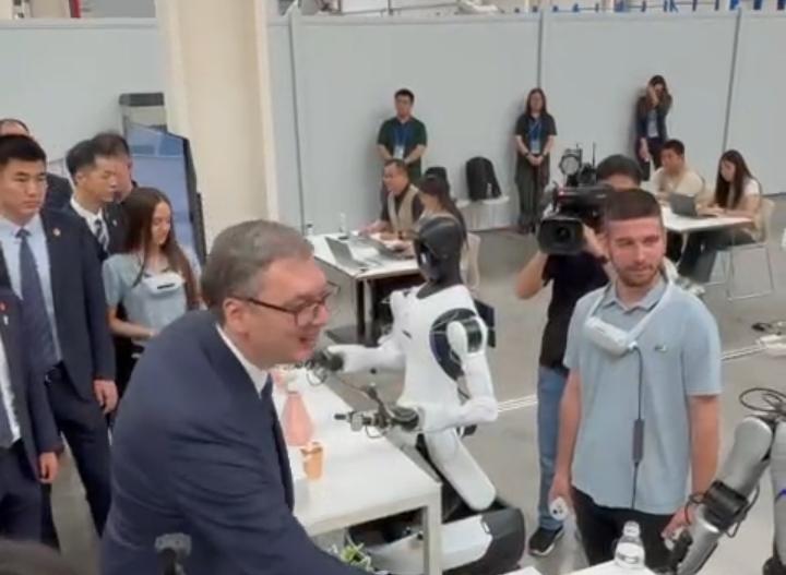 Serbian President Vučić visits Zhejiang province to meet Serbian exchange students
