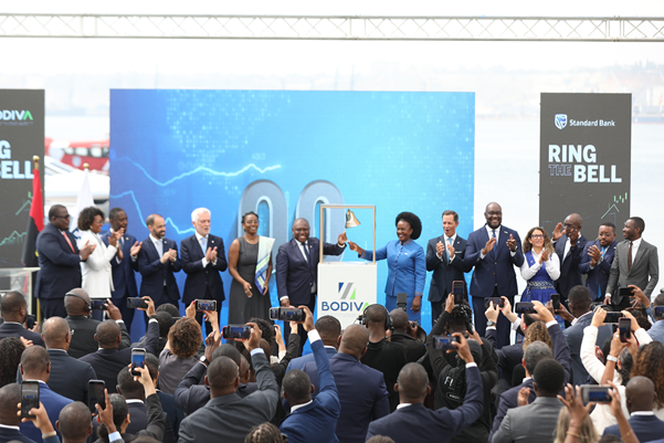 Standard Bank Angola marks stock market debut with ‘Ring the Bell’ ceremony